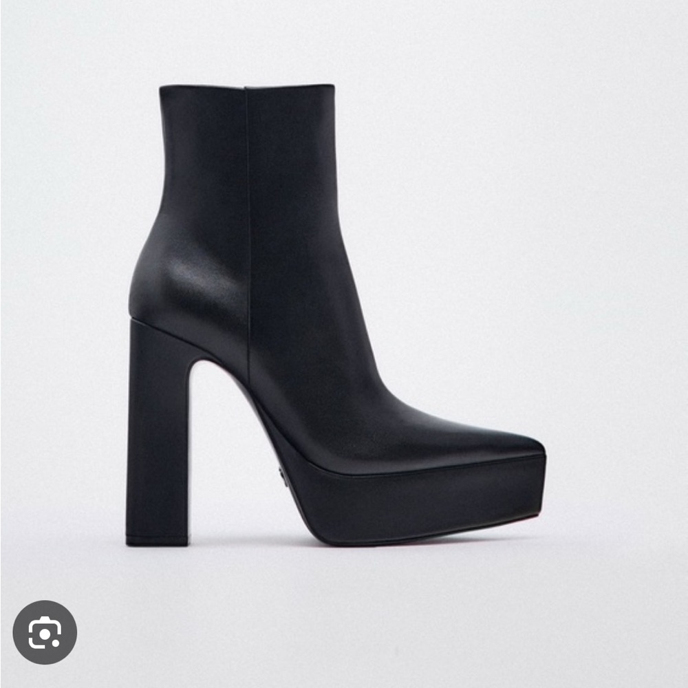 Elegant Black Stiletto Heeled Boots
